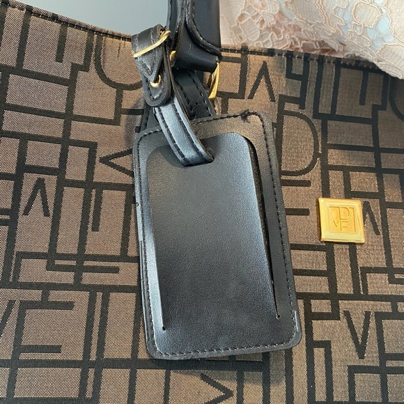 Diane Von Furstenberg Large Logo Tote with Key Fab - Picture 5 of 9